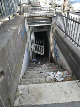 Servizi viale Rapisardi/S.M. di Gesù: degrado, incuria e vandali
