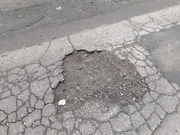 Catania: "cratere" in via Duca degli Abruzzi angolo via Principe Nicola