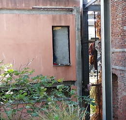 Immobili abbandonati nel viale Africa  a Catania