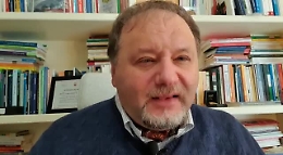 Gli oltre 22 mila tweet con notizie false che rischiano di azzoppare la campagna vaccinale