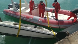 Recupero natante al Porto di Catania"
