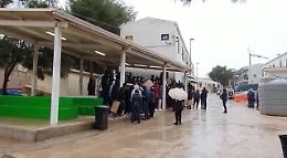 Lampedusa, protesta all'interno dell'Hotspot