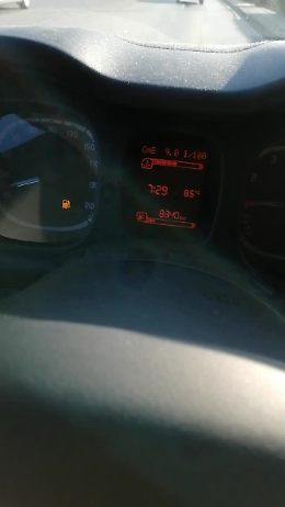 Siracusa, viale Paolo Orsi. Da almeno un mese è così...