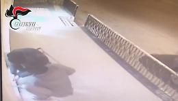 Tentato furto di due catanesi a sportello Atm di Marsala: il video dei carabinieri