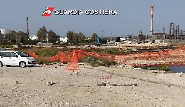 Guardia Costiera, rifiuti e scarichi idrici irregolari: 16 denunciati