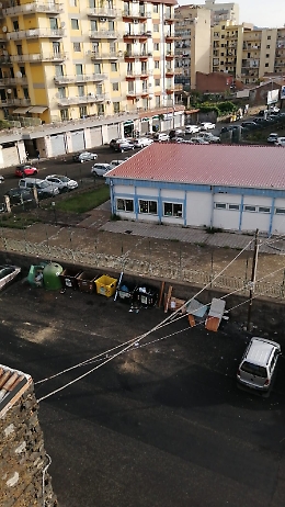 Scuola materna con discarica. Via Borgetti Catania