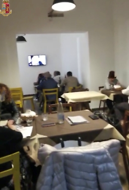 Covid, clienti ai tavoli in pizzeria ad Aci Castello: multe e chiusura