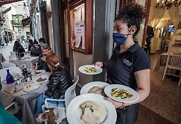 Covid, a Palazzo Chigi la "cabina di regia": coprifuoco slitta di un'ora