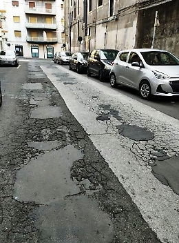 Catania: via Istituto Sacro Cuore, strada comunale senza manutenzione