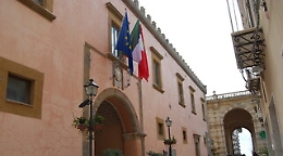 Covid, consiglieri comunali occupano Aula a Marsala: «Ridateci l'ospedale»