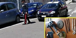 Ladro beccato mentre smonta "catalizzatore" da auto ad Acireale