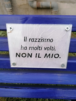 Piano Tavola: le panchine colorate che lanciano messaggi di civiltà