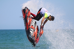 Catania, nel mare della Plaia le acrobazie del Campionato Italiano di moto d'acqua