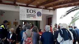 Covid, alle Eolie quasi tutti vaccinati. Sindaco: «Mancano solo under 16»
