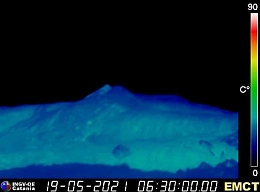 L'Etna dà segnali di risveglio: piccola colata lavica e nube (già dispersa)