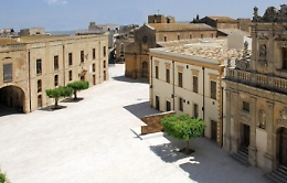 Castelvetrano, sospesi quattro dipendenti del Comune: c'era chi timbrava per loro