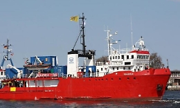 Migranti, la Sea Eye 4 verso Pozzallo: «Altre due notti a bordo»