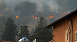 Palermo, rogo sul monte Pellegrino: trovati fumogeni degli ultrà