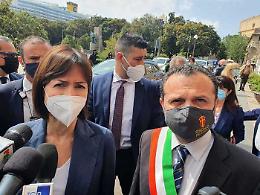 Baraccopoli, il ministro Carfagna a Messina: «Risolta una vergogna nazionale»