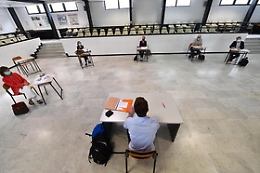 Covid, la Sicilia prima regione in Italia a vaccinare i maturandi: si comincia domani