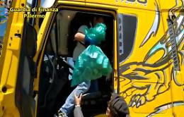 Sequestrati 60 kg di hashish  in un tir al porto di Palermo: 2 arresti