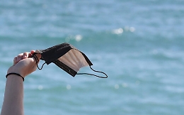 Covid, ai matrimoni solo col green pass, mascherina nei ristoranti al chiuso e niente doccia in palestra