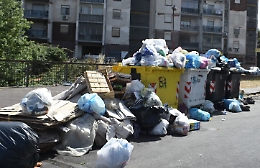 Catania, non c'è pace per l'appalto rifiuti: ora è appeso a un ricorso (e la citta “affoga”)