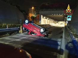 Catania, incidente in Viale Mediterraneo: auto si ribalta
