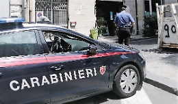 Catania, marito e moglie se le danno di santa ragione ma i carabinieri sedano la lite e trovano la droga