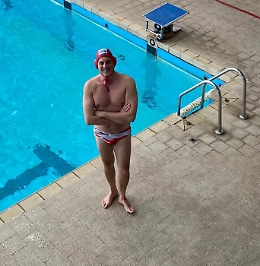 Record pallanuoto a Palermo: Antonio Coglitore in vasca a 58 anni