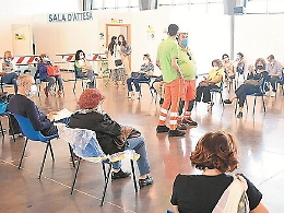 Vaccini, l’idea “nonni-nipoti” a Catania non decolla: over 80 forse raggiunti a casa