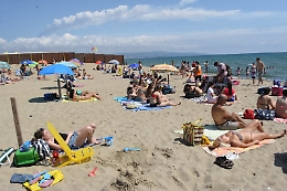Catania, giornata di pienone alla "Stromboli": prima spiaggia libera aperta alla Plaia