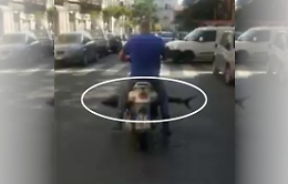 Uno squalo in scooter in via Plebiscito! il video è esilarante e scatta la “liscìa” catanese