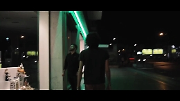 A piedi la notte, la passeggiata tra pop ed elettronica del palermitano Petrolà