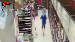 Catania, tre avolesi pizzicati a derubare supermercati: arrestati