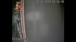 Operazione Jammer, così un escavatore scardina il bancomat: il video