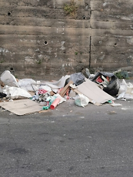 Catania: discarica  in via Corso dei Mille angolo via della Cernaia