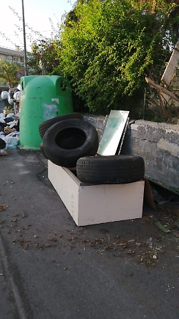 "Arte moderna" in via Borgetti. Catania