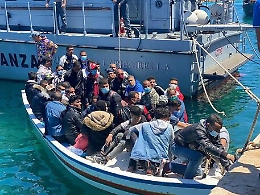 Gli sbarchi continuano, più di 700 nell’Hotspot che rischia di scoppiare