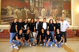 Pallanuoto donne, le campionesse dell'Ekipe Orizzonte a Palazzo degli Elefanti