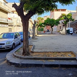 Piazza Genova Adrano:  degrado totale