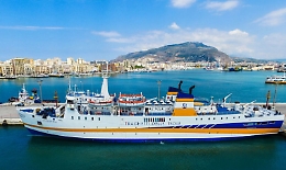 Muore nella sala macchine del traghetto a Porto Empedocle, disposta autopsia