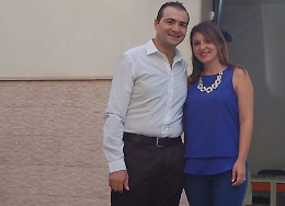 Insegnante morta dopo il vaccino, il marito in piazza a Gela: «Zelia tradita dalle istituzioni»