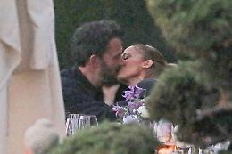 Jennifer Lopez e Ben Affleck, arriva la foto del bacio: è ufficialmente amore
