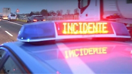 Auto dei carabinieri si ribalta sulla Messina-Palermo: un ferito