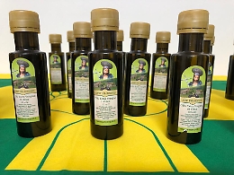 Ai vaccinati in regalo una bottiglia d'olio