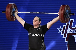 Alle Olimpiadi via libera alla prima atleta transgender