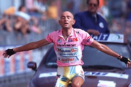 Una scultura per Marco Pantani