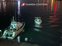 Brucoli, rubano un natante e lo abbandonano nel porto di Catania inseguiti dalla Guardia Costiera