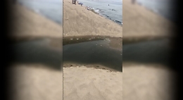 Plaia di Catania, lo scempio degli scarichi a mare: bagnanti in fuga